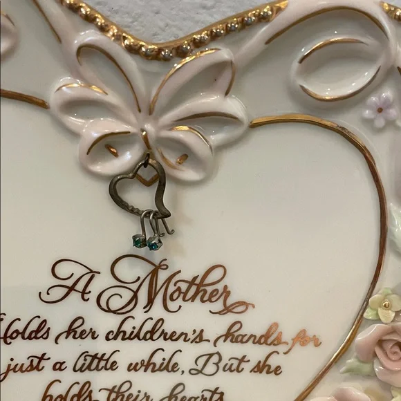 Bradford exchange What a mother holds dear porcelain heart - Picture 2 of 5